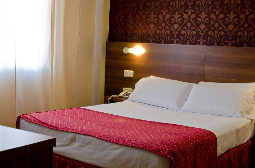 Di' Carlo Hotel Madrid Exterior photo