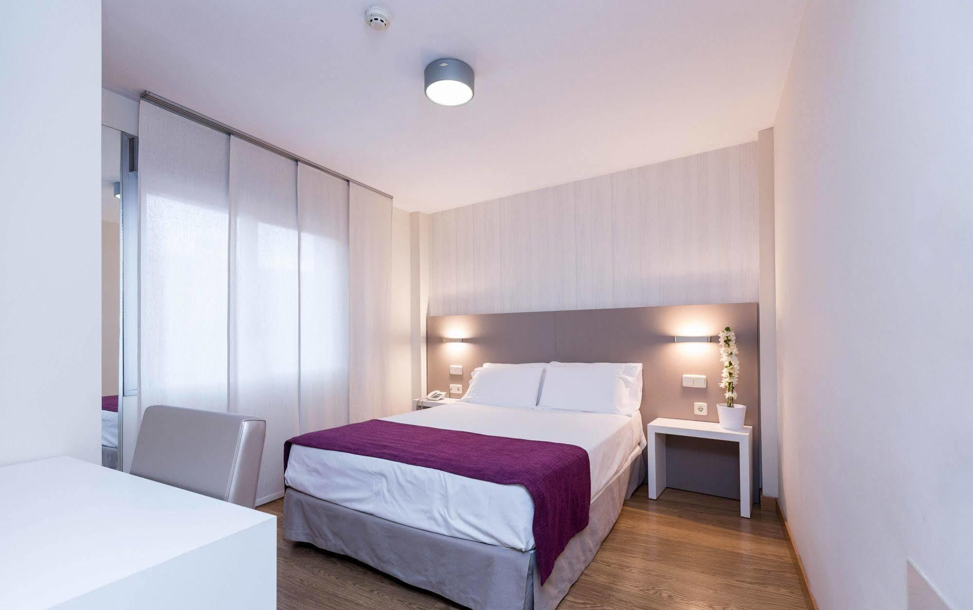 Di' Carlo Hotel Madrid Exterior photo