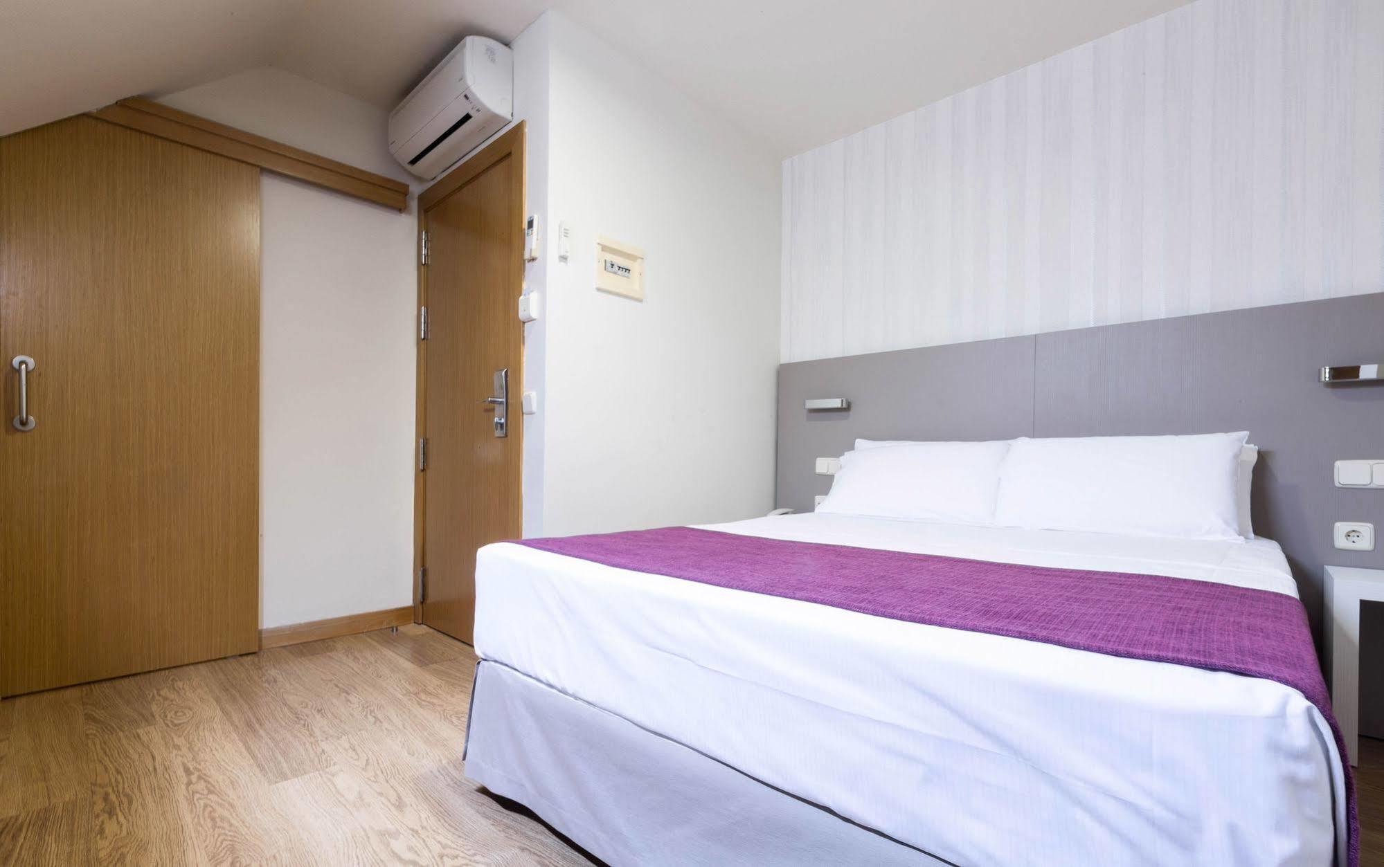 Di' Carlo Hotel Madrid Exterior photo