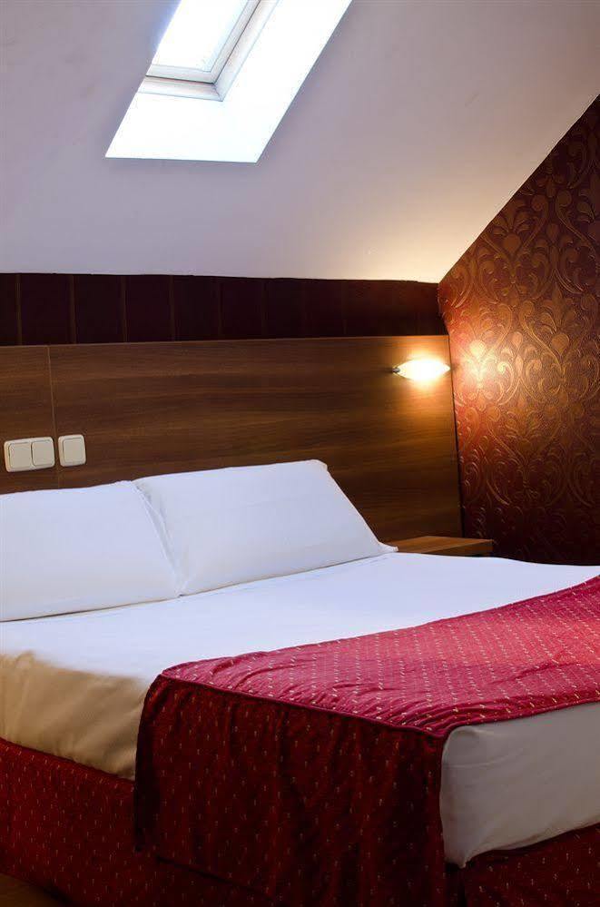 Di' Carlo Hotel Madrid Exterior photo